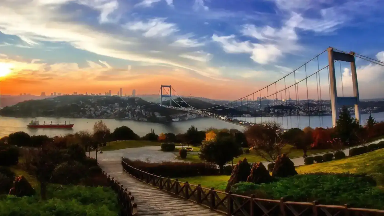 Kapitalanlagen & Immobilien MINROGROUP, Istanbul bosphorusbrücke.